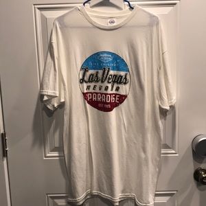 4/$20⭐️ NWOT XL Las Vegas Shirt. Unisex
